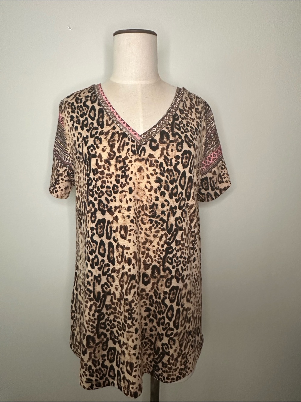 Animal print top with coordinating fabric to pop neckline & sleeves. Size Medium